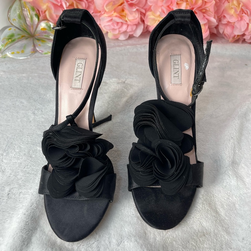 🌟 Glint Satin Rosette Accent Heel Size 7.5